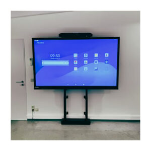 Trainingsruimte met hoogteverstelbaar smartboard en premium USB-videobar voor hybride workshops