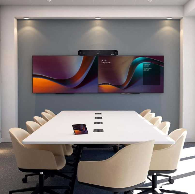 Moderne vergaderzaal met 2 display 's (site-by-site) en videoconferentie-oplossing