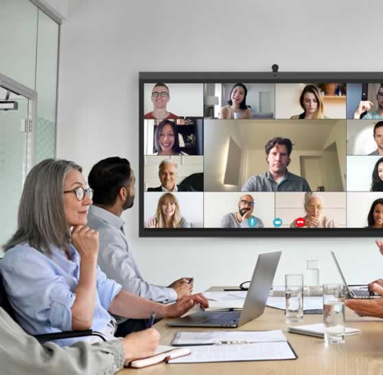 Videovergadering met all-in-one interactief smartbord